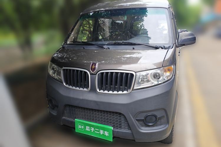 Used Jinbei Hiace X30 2023 1.5L Super-Comfortable Passenger Van 5/6/7-Seater Non-Air-Conditioned Version Model SWC15M Front