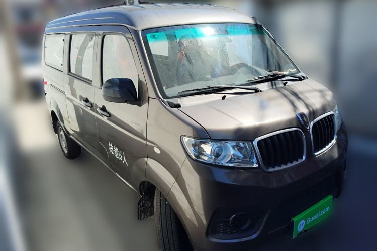 Used Jinbei Hiace X30 2023 1.5L Wealthy-Style Passenger Van 5/6/7-Seater Non-Air-Conditioned Version SWC15M Front Right 45 Deg