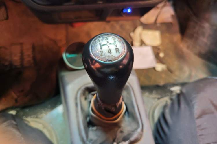 Used Jinbei Hiace X30 2023 1.5L Super-Comfortable Passenger Van 5/6/7-Seater Non-Air-Conditioned Version Model SWC15M Gear Lever
