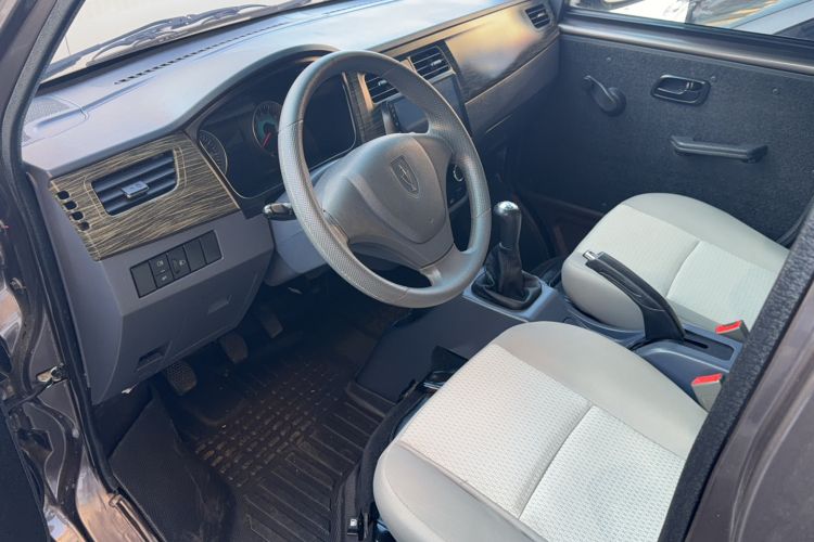 Used Jinbei Hiace X30 2023 1.5L Super-Comfortable Passenger Van 5/6/7-Seater Non-Air-Conditioned Version Model SWC15M Interior 1