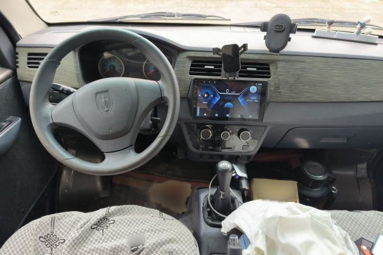 Used Jinbei Hiace X30 2023 1.5L Super-Comfortable Passenger Van 5/6/7-Seater Non-Air-Conditioned Version Model SWC15M Interior 2