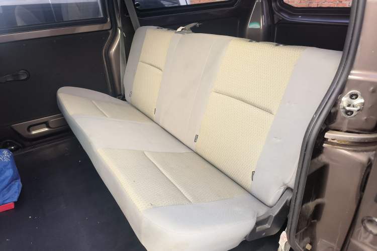 Used Jinbei Hiace X30 2023 1.5L Super-Comfortable Passenger Van 5/6/7-Seater Non-Air-Conditioned Version Model SWC15M Interior 4