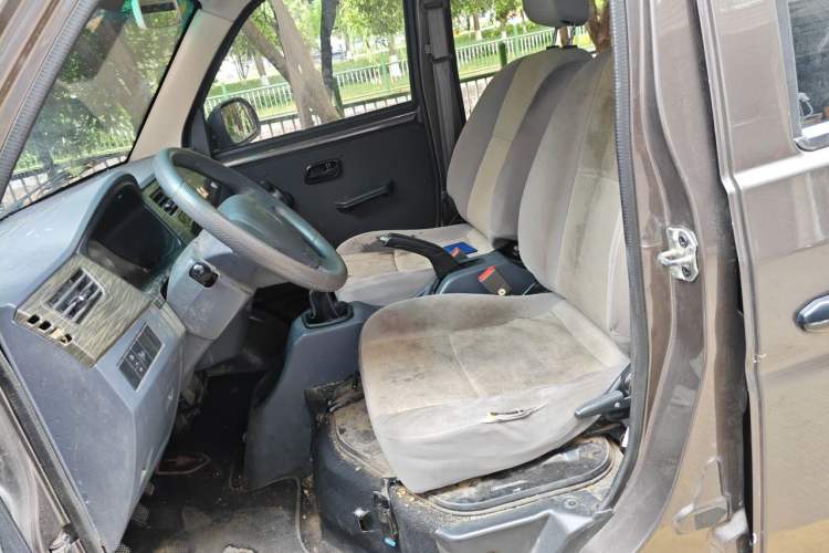 Used Jinbei Hiace X30 2023 1.5L Super-Comfortable Passenger Van 5/6/7-Seater Non-Air-Conditioned Version Model SWC15M Left Front Seat