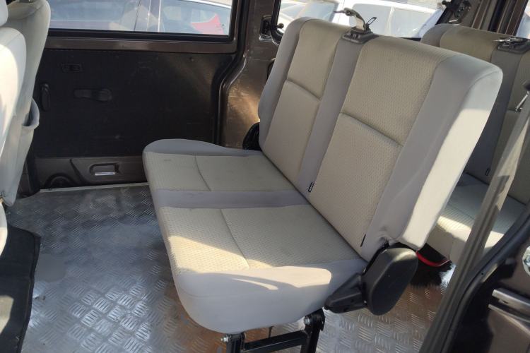 Used Jinbei Hiace X30 2023 1.5L Super-Comfortable Passenger Van 5/6/7-Seater Non-Air-Conditioned Version Model SWC15M Left Rear Seat