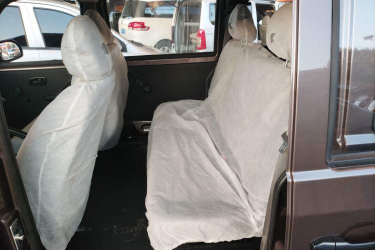 Used Jinbei Hiace X30 2023 1.5L Super-Comfortable Passenger Van 5/6/7-Seater Non-Air-Conditioned Version Model SWC15M Left Rear Seat