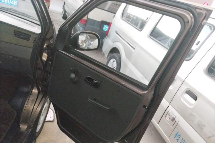 Used Jinbei Hiace X30 2023 1.5L Super-Comfortable Passenger Van 5/6/7-Seater Non-Air-Conditioned Version Model SWC15M Right Front Door Interior