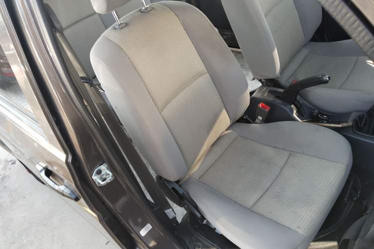 Used Jinbei Hiace X30 2023 1.5L Super-Comfortable Passenger Van 5/6/7-Seater Non-Air-Conditioned Version Model SWC15M Right Front Seat
