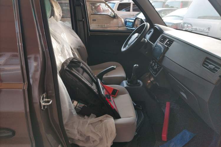 Used Jinbei Hiace X30 2023 1.5L Super-Comfortable Passenger Van 5/6/7-Seater Non-Air-Conditioned Version Model SWC15M Right Front Seat