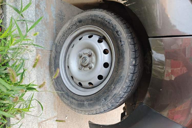 Used Jinbei Hiace X30 2023 1.5L Business-Style Van 2/5-Seater Air-Conditioned Version SWC15M Right Front Wheel Hub
