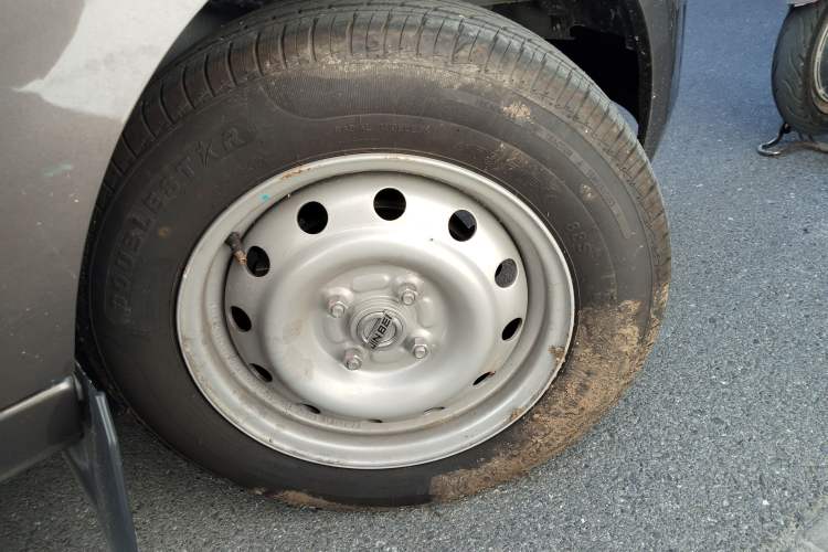 Used Jinbei Hiace X30 2023 1.5L Wealthy-Style Passenger Van 5/6/7-Seater Non-Air-Conditioned Version SWC15M Right Front Wheel Hub