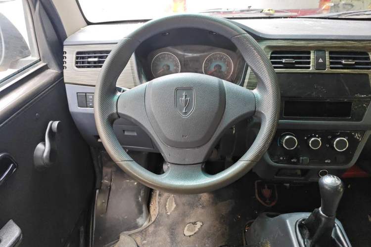 Used Jinbei Hiace X30 2023 1.5L Super-Comfortable Passenger Van 5/6/7-Seater Non-Air-Conditioned Version Model SWC15M Steering Wheel