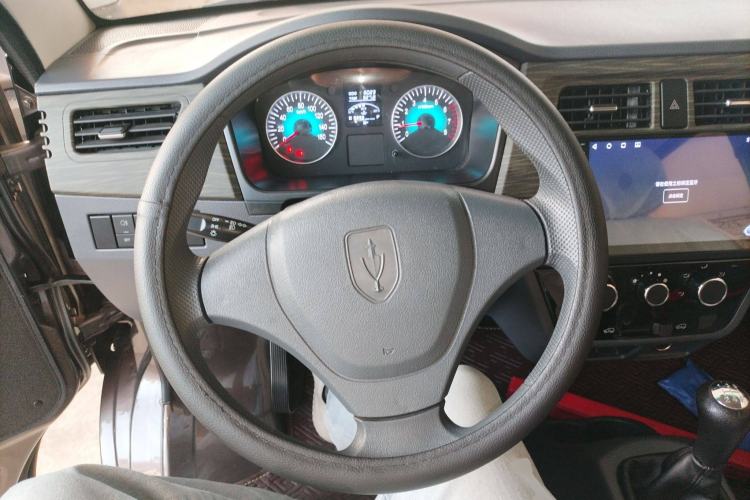 Used Jinbei Hiace X30 2023 1.5L Super-Comfortable Passenger Van 5/6/7-Seater Non-Air-Conditioned Version Model SWC15M Steering Wheel