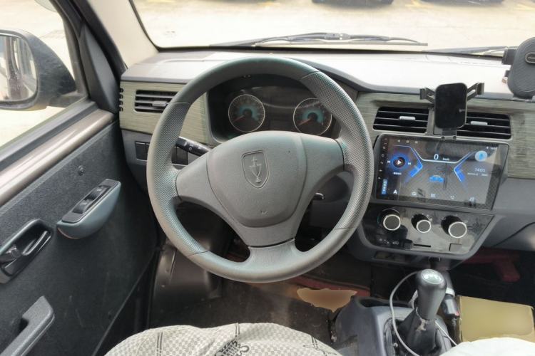 Used Jinbei Hiace X30 2023 1.5L Super-Comfortable Passenger Van 5/6/7-Seater Non-Air-Conditioned Version Model SWC15M Steering Wheel