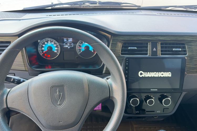 Used Jinbei Hiace X30 2023 1.5L Super-Comfortable Passenger Van 5/6/7-Seater Non-Air-Conditioned Version Model SWC15M Steering Wheel