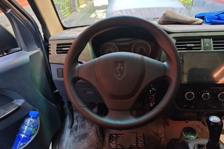 Used Jinbei Hiace X30 2023 1.5L Super-Comfortable Passenger Van 5/6/7-Seater Non-Air-Conditioned Version Model SWC15M Steering Wheel