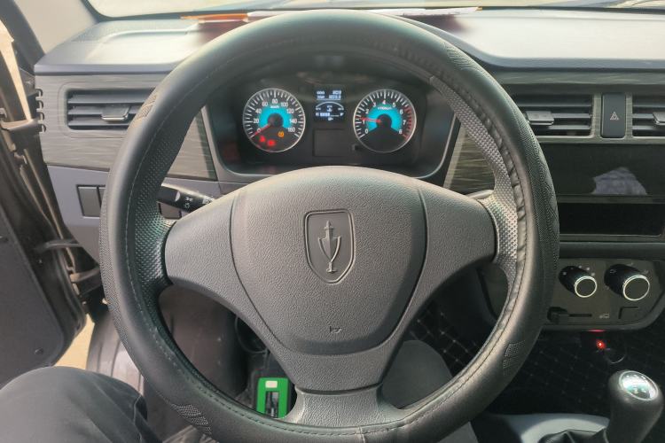 Used Jinbei Hiace X30 2023 1.5L Super-Comfortable Passenger Van 5/6/7-Seater Non-Air-Conditioned Version Model SWC15M Steering Wheel