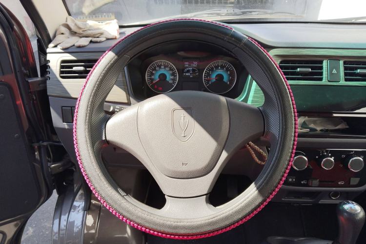 Used Jinbei Hiace X30 2023 1.5L Wealthy-Style Passenger Van 5/6/7-Seater Non-Air-Conditioned Version SWC15M Steering Wheel