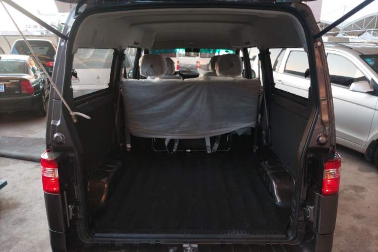 Used Jinbei Hiace X30 2023 1.5L Super-Comfortable Passenger Van 5/6/7-Seater Non-Air-Conditioned Version Model SWC15M Trunk