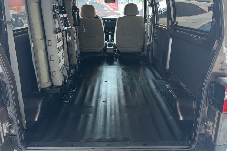 Used Jinbei Hiace X30 2023 1.5L Super-Comfortable Passenger Van 5/6/7-Seater Non-Air-Conditioned Version Model SWC15M Trunk
