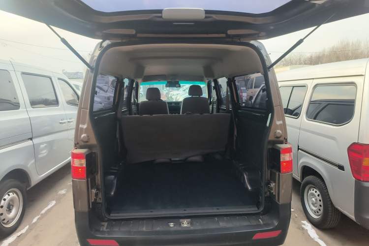 Used Jinbei Hiace X30 2023 1.5L Super-Comfortable Passenger Van 5/6/7-Seater Non-Air-Conditioned Version Model SWC15M Trunk