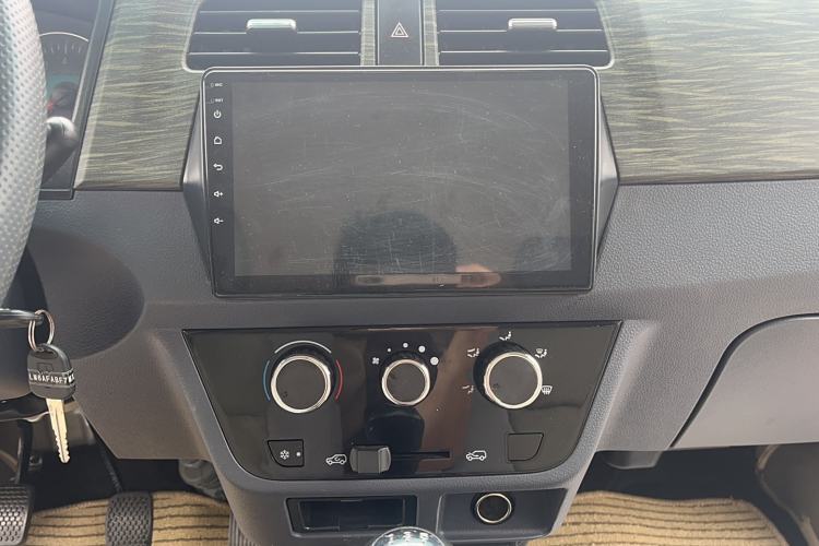 Used Jinbei Hiace X30 2023 1.5L Super-Comfortable Passenger Van 5/6/7-Seater Non-Air-Conditioned Version Model SWC15M Audio And AC Panel