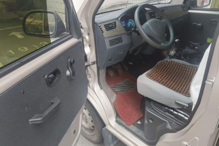 Used Jinbei Hiace X30 2023 1.5L Super-Comfortable Passenger Van 5/6/7-Seater Non-Air-Conditioned Version Model SWC15M Driver Seat
