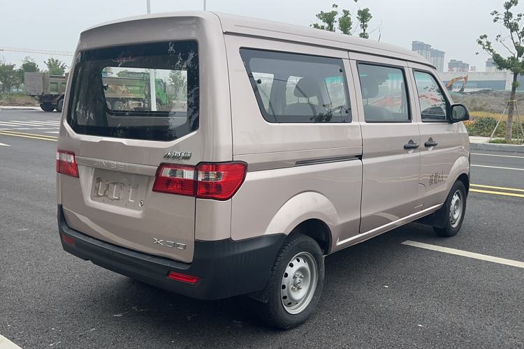 Used Jinbei Hiace X30 2023 1.5L Super-Comfortable Passenger Van 5/6/7-Seater Non-Air-Conditioned Version Model SWC15M Exterior 4