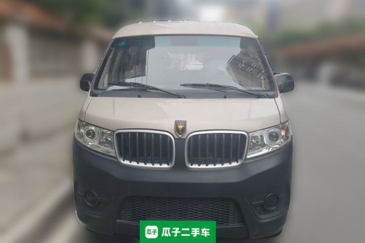 Used Jinbei Hiace X30 2023 1.5L Super-Comfortable Passenger Van 5/6/7-Seater Non-Air-Conditioned Version Model SWC15M Front