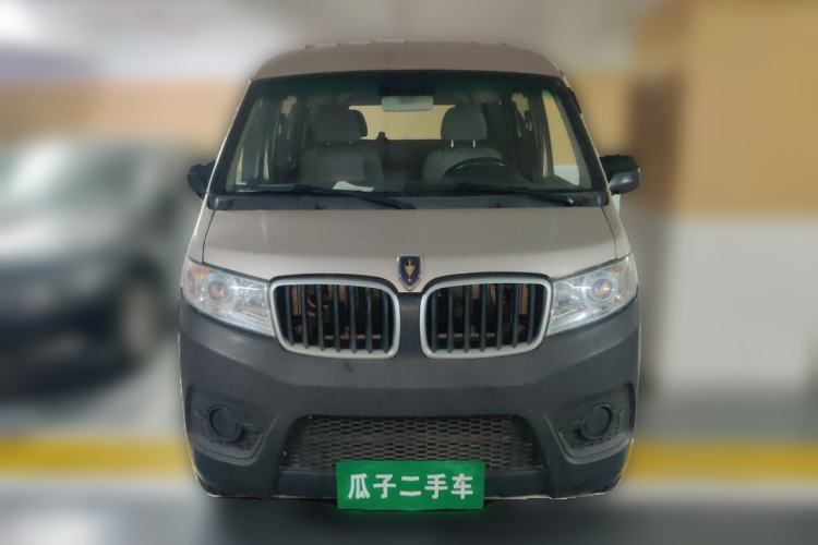 Used Jinbei Hiace X30 2023 1.5L Super-Comfortable Passenger Van 5/6/7-Seater Non-Air-Conditioned Version Model SWC15M Front