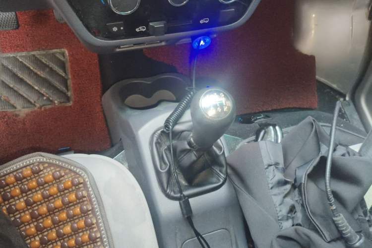 Used Jinbei Hiace X30 2023 1.5L Super-Comfortable Passenger Van 5/6/7-Seater Non-Air-Conditioned Version Model SWC15M Gear Lever