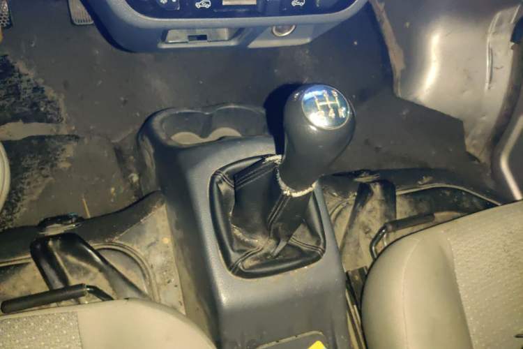 Used Jinbei Hiace X30 2023 1.5L Super-Comfortable Passenger Van 5/6/7-Seater Non-Air-Conditioned Version Model SWC15M Gear Lever