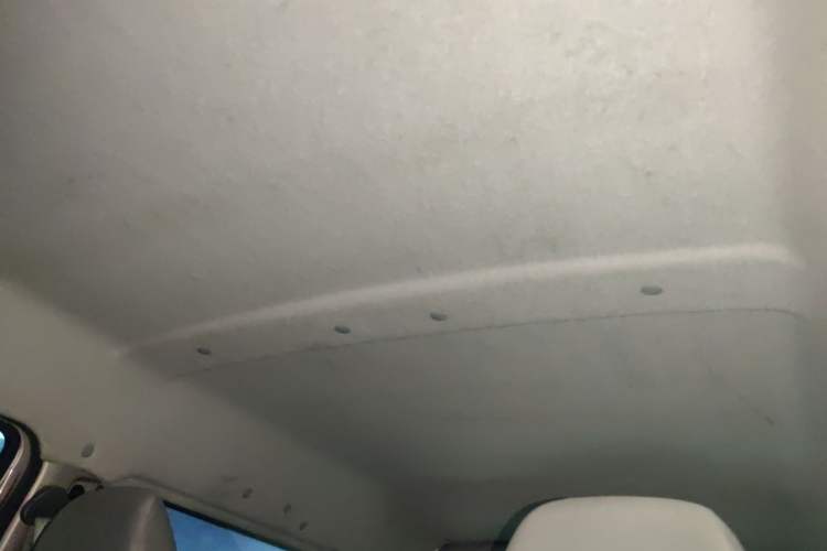 Used Jinbei Hiace X30 2023 1.5L Super-Comfortable Passenger Van 5/6/7-Seater Non-Air-Conditioned Version Model SWC15M Headliner