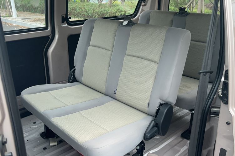 Used Jinbei Hiace X30 2023 1.5L Super-Comfortable Passenger Van 5/6/7-Seater Non-Air-Conditioned Version Model SWC15M Interior 2