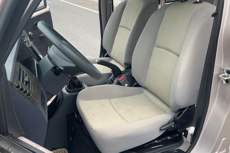 Used Jinbei Hiace X30 2023 1.5L Super-Comfortable Passenger Van 5/6/7-Seater Non-Air-Conditioned Version Model SWC15M Left Front Seat