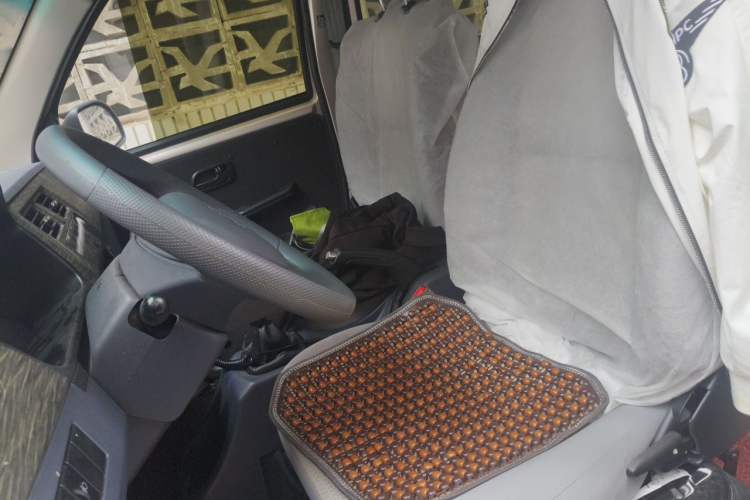 Used Jinbei Hiace X30 2023 1.5L Super-Comfortable Passenger Van 5/6/7-Seater Non-Air-Conditioned Version Model SWC15M Left Front Seat
