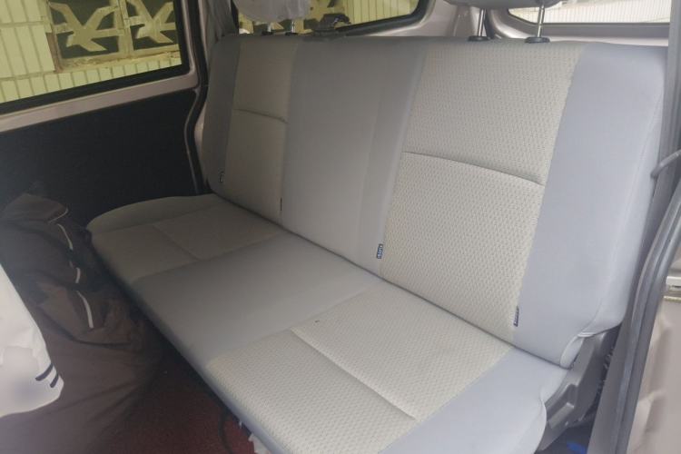 Used Jinbei Hiace X30 2023 1.5L Super-Comfortable Passenger Van 5/6/7-Seater Non-Air-Conditioned Version Model SWC15M Left Rear Seat