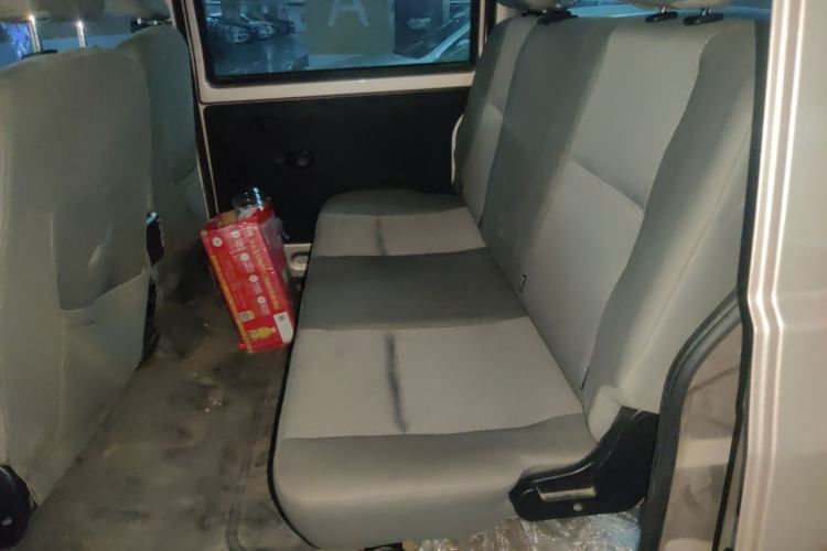 Used Jinbei Hiace X30 2023 1.5L Super-Comfortable Passenger Van 5/6/7-Seater Non-Air-Conditioned Version Model SWC15M Left Rear Seat