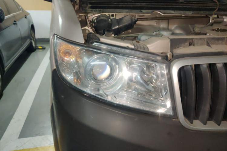 Used Jinbei Hiace X30 2023 1.5L Super-Comfortable Passenger Van 5/6/7-Seater Non-Air-Conditioned Version Model SWC15M Right Front Headlight
