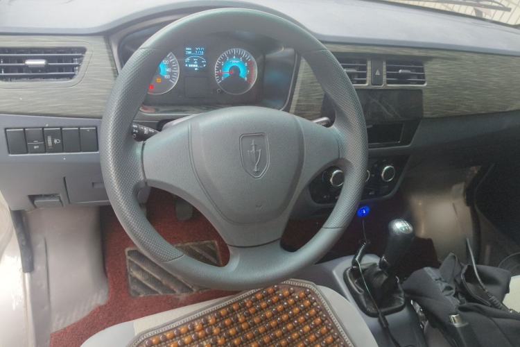 Used Jinbei Hiace X30 2023 1.5L Super-Comfortable Passenger Van 5/6/7-Seater Non-Air-Conditioned Version Model SWC15M Steering Wheel