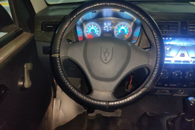 Used Jinbei Hiace X30 2023 1.5L Super-Comfortable Passenger Van 5/6/7-Seater Non-Air-Conditioned Version Model SWC15M Steering Wheel