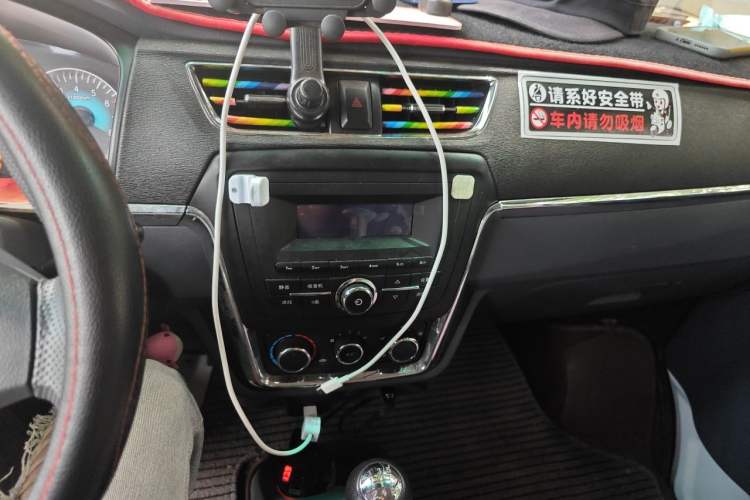 Used Jinbei Hiace X30 2023 1.5L Wealthy-Style Passenger Van 5/6/7-Seater Non-Air-Conditioned Version SWC15M Audio And AC Panel