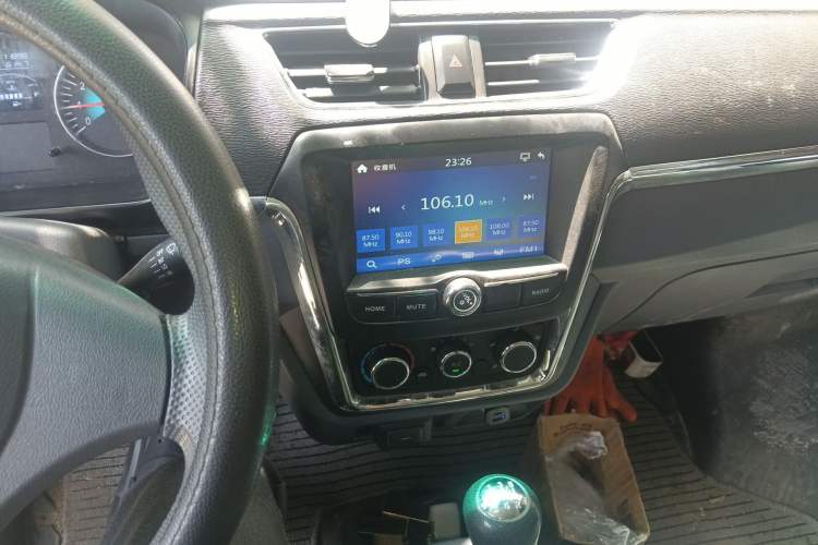 Used Jinbei Hiace X30 2023 1.5L Business-Style Passenger Van 5/6/7-Seater Non-Air-Conditioned Version SWC15M Audio And AC Panel