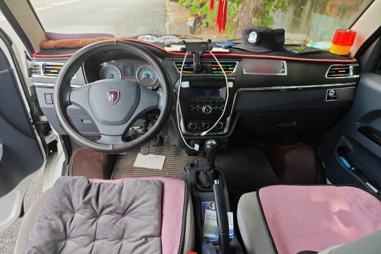 Used Jinbei Hiace X30 2023 1.5L Wealthy-Style Passenger Van 5/6/7-Seater Non-Air-Conditioned Version SWC15M Center Console