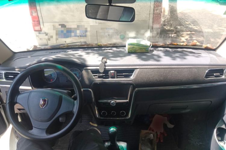 Used Jinbei Hiace X30 2023 1.5L Business-Style Passenger Van 5/6/7-Seater Non-Air-Conditioned Version SWC15M Center Console