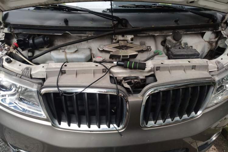 Used Jinbei Hiace X30  Engine Bay