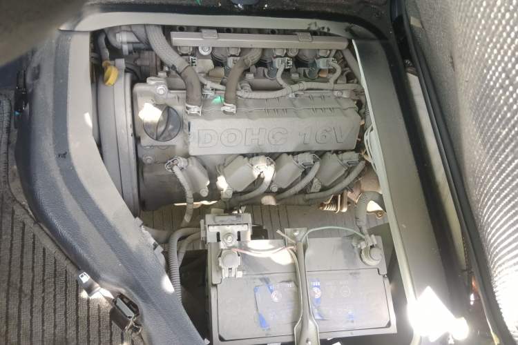 Used Jinbei Hiace X30 2023 1.5L Business-Style Passenger Van 5/6/7-Seater Non-Air-Conditioned Version SWC15M Engine Bay Left