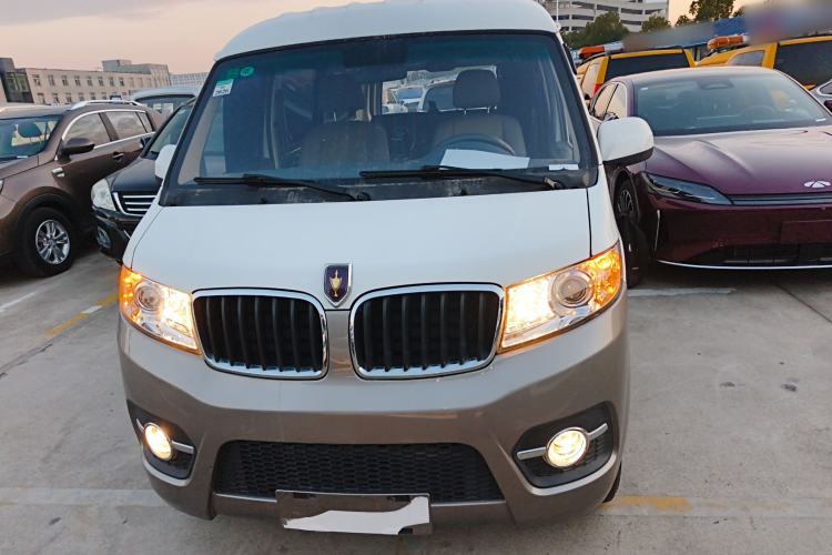 Used Jinbei Hiace X30 2023 1.5L Wealthy-Style Passenger Van 5/6/7-Seater Non-Air-Conditioned Version SWC15M Exterior 1