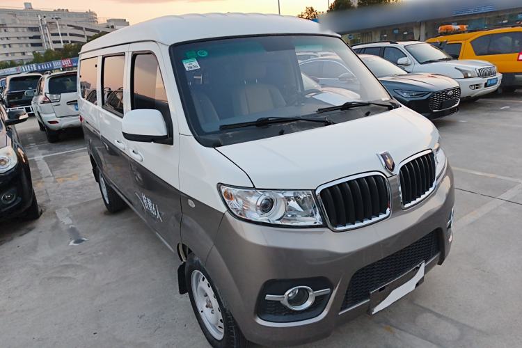 Used Jinbei Hiace X30 2023 1.5L Wealthy-Style Passenger Van 5/6/7-Seater Non-Air-Conditioned Version SWC15M Exterior 2
