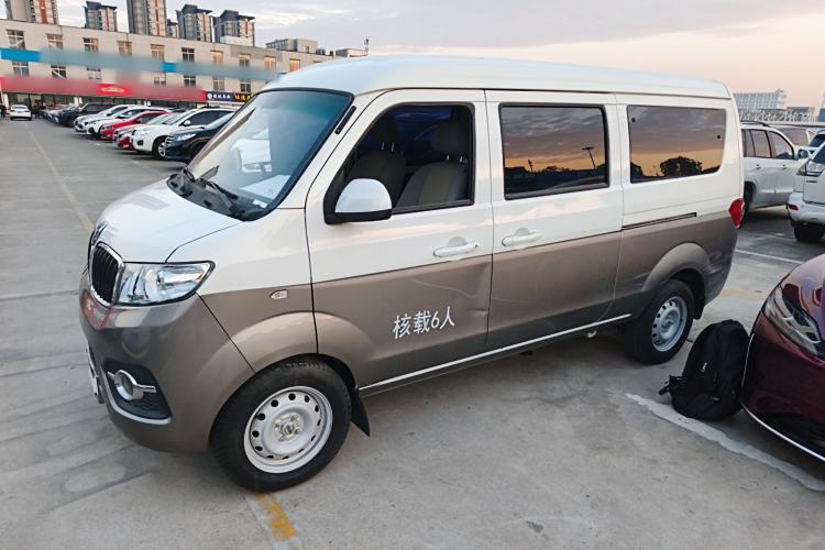 Used Jinbei Hiace X30 2023 1.5L Wealthy-Style Passenger Van 5/6/7-Seater Non-Air-Conditioned Version SWC15M Exterior 3