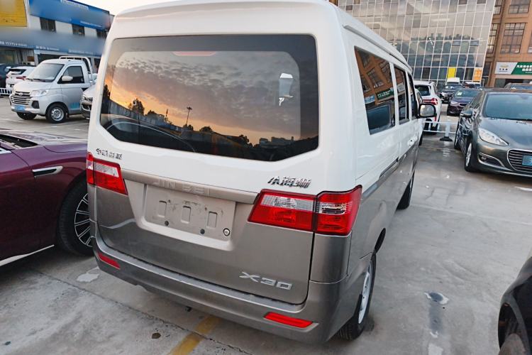 Used Jinbei Hiace X30 2023 1.5L Wealthy-Style Passenger Van 5/6/7-Seater Non-Air-Conditioned Version SWC15M Exterior 5
